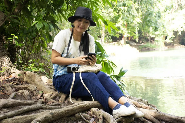 Utazó Thai Utazási Jelentő Fog Chet Sao Noi Kis Vízesés — Stock Fotó