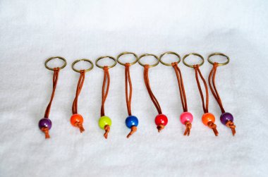 Renkli aksesuar takı boncuk plastik ve deri için yapılmış DIY el yapımı ve el sanatları Atölyesi Tay tarzı, Nonthaburi, Tayland