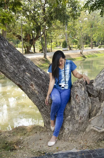 Asia Thaise Vrouw Reizen Bezoeken Staande Poseren Voor Foto Nemen — Stockfoto