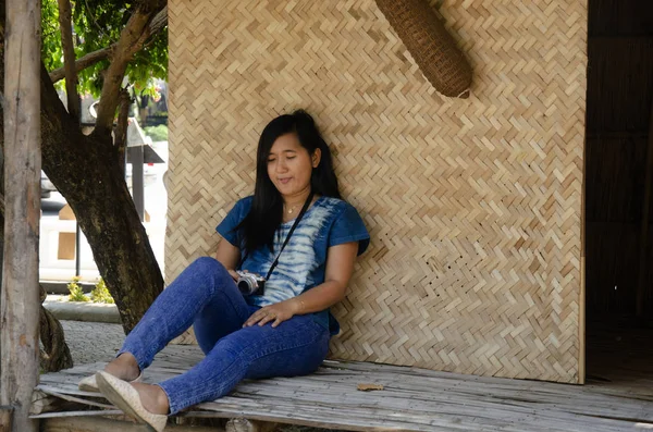 Asia Thai Woman Travel Visit Sitting Patio Bamboo Straw Hut — Stock Photo, Image