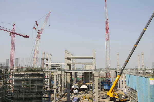 Asyalılar Tay Ağır Makine Oluşturucu Yeni Bina Sitesi Inşaat Iskele — Stok fotoğraf