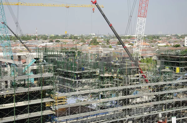 Asyalılar Tay Ağır Makine Oluşturucu Yeni Bina Sitesi Inşaat Iskele — Stok fotoğraf