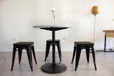 İç tasarım ve Dekorasyon Mobilya kafe ve Restoran seyahat etmek insanlar ziyaret için yemek ve içki yasağı Phe Beach Rayong, Tayland