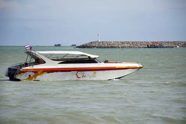 Thai People Driving Speed Boat Schwimmend Meer Wartet Service Und — Stockfoto