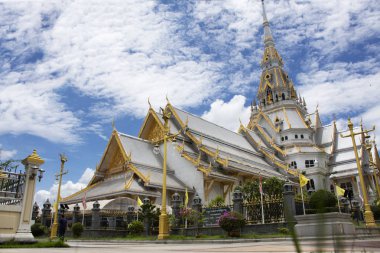 Ubosot, Wat Sothon Wararam Worawihan Tay insanlar için saygı dua ve Luang Phor Sothorn Buda heykeli nimet üstünde 4 Temmuz 2018 yılında Chachoengsao, Thailand.