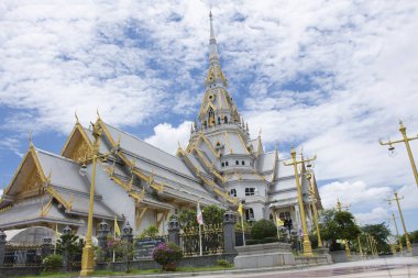 Ubosot, Wat Sothon Wararam Worawihan Tay insanlar için saygı dua ve Luang Phor Sothorn Buda heykeli nimet üstünde 4 Temmuz 2018 yılında Chachoengsao, Thailand.