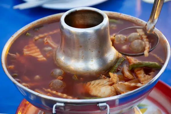 Thais Eten Zure Soep Oranje Curry Met Spawn Reuze Meerval — Stockfoto