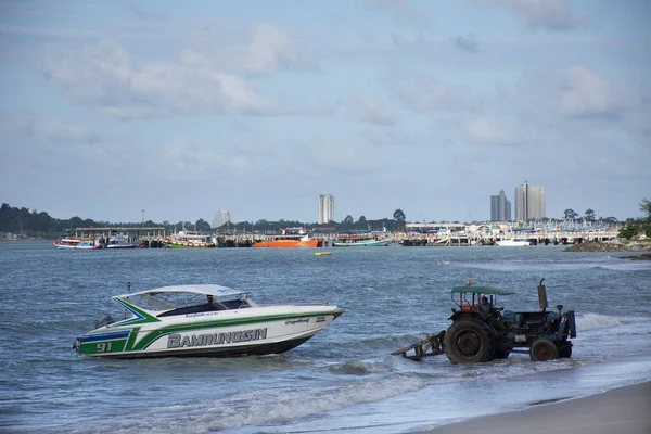 Los Tailandeses Que Conducen Tractores Van Mar Para Mantenerse Ascender — Foto de Stock