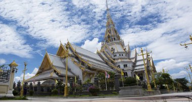 Ubosot, Wat Sothon Wararam Worawihan Tay insanlar için saygı dua ve Luang Phor Sothorn Buda heykeli nimet üstünde 4 Temmuz 2018 yılında Chachoengsao, Thailand.