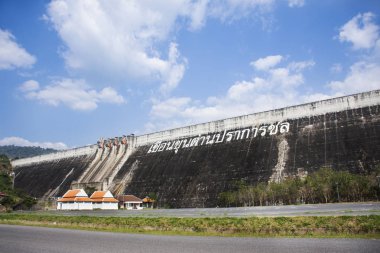 Khun Dan Prakan Chon baraj eski Khlong Tha Dan reser seçildi