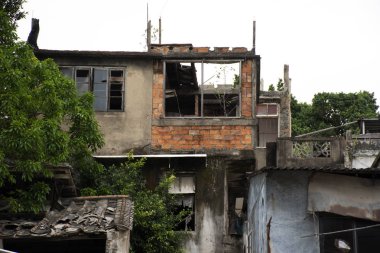 Terk edilmiş ev ve eski şehir bölgesinde eski ticari binalar