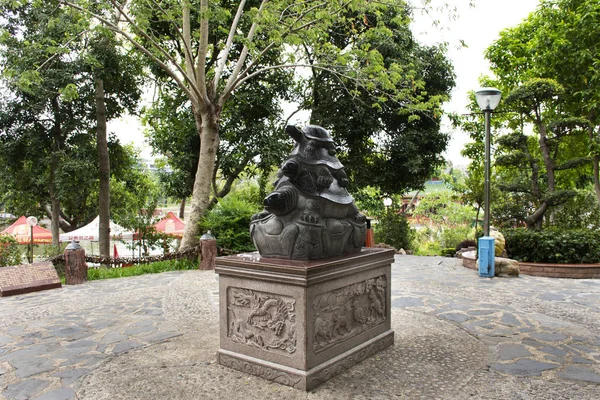 Estátua de tartaruga ou tartaruga para chineses e estrangeiros trave — Fotografia de Stock