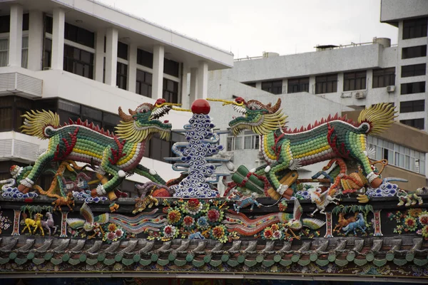 Mitiche creature statua sul tetto del santuario Guandi e Jinping T — Foto Stock