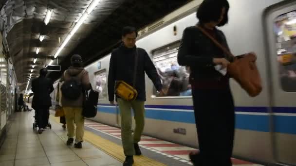 Tokio Japonia Marca Japończycy Cudzoziemca Pasażer Podróżny Czekać Chodzenie Górę — Wideo stockowe