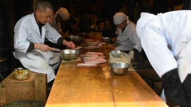 Tokyo Giappone Marzo Giapponesi Uccidono Filettano Pesce Anguilla Mostrare Cucinare — Video Stock