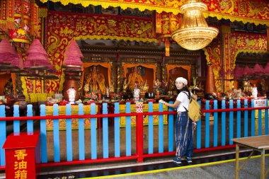 Çin halkı ve yabancılar için Buda ve Tanrı heykeli ziyaret