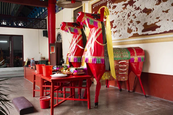Dekorasyon mobilya ve Çin peopl için kurban teklifleri — Stok fotoğraf