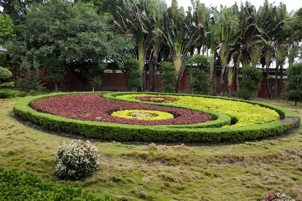 Diseño y decoración jardinería estilo chino Yin Yang patrón o — Foto de Stock