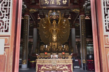 Çin peopl için Guanyin veya Guan Yin bodhisattva tanrıça heykeli