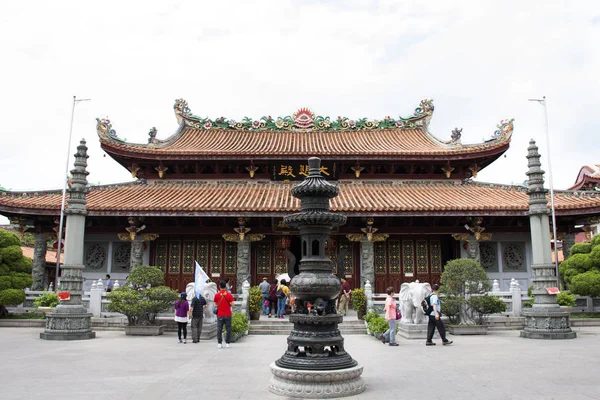 Çin halkı ve foriegner gezginler ziyaret ve saygı seyahat — Stok fotoğraf
