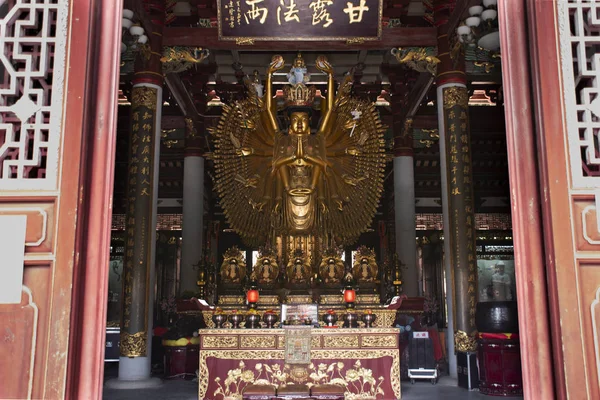 Guanyin oder guan yin bodhisattva Göttin Statue für chinesische Völker — Stockfoto