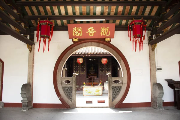 Dekoration Design und Lampe chinesischen Stil auf dem Dach Pagode von g — Stockfoto