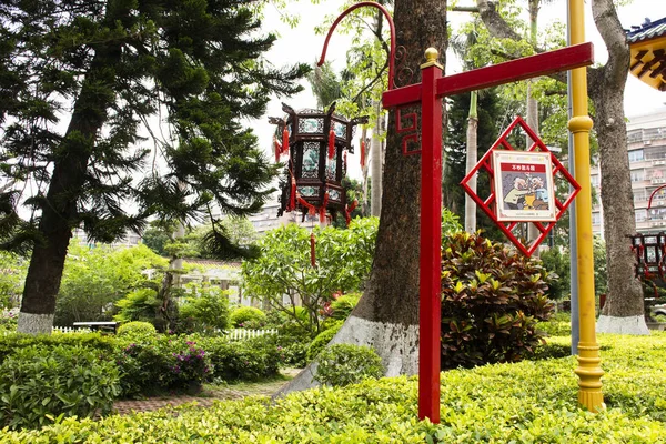 Decoración de diseño de jardinería y lámpara de estilo chino de jardín en —  Fotos de Stock
