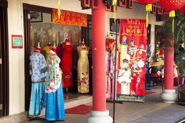 Kinesiska retro kläder kostym Shop för resenärer människor hyra och — Stockfoto