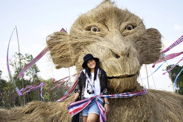 Voyageurs thai femmes gens voyage visite et pose portrait pour — Photo