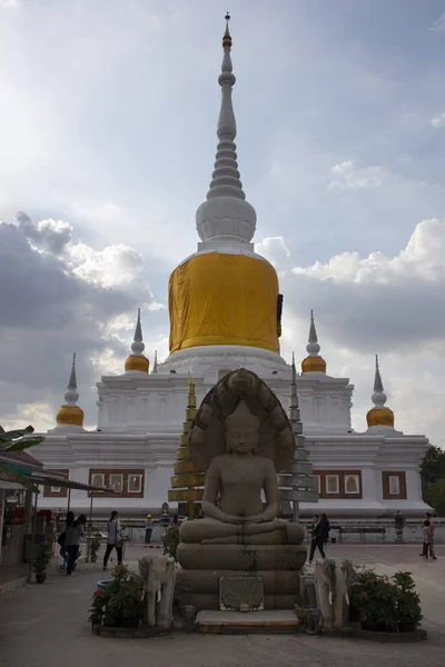 Phra that Nadoon Chedi ou na Dun Pagoda para viagens de pessoas tailandesas v — Fotografia de Stock