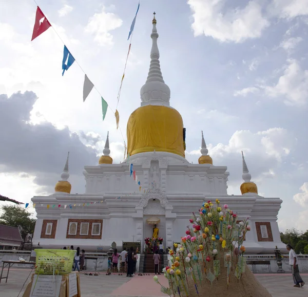 Phra que Nadoon Chedi ou Na Dun Pagode pour les thaïlandais voyagent v — Photo