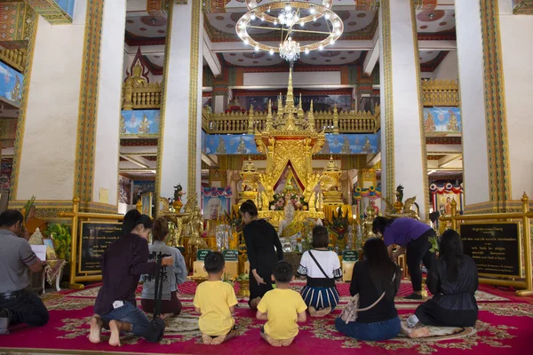 Phra Mahathat Kaen Nakhon pagoda en Wat Nong Waeng templo para th — Foto de Stock