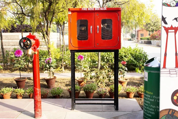 Estación de equipos de bomberos de emergencia para bomberos y laboratorio de precaución — Foto de Stock