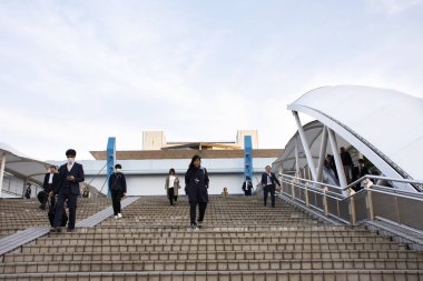 Taylandlı kadınlar ve Japonlar ve yürüyen yabancılar trai gitmek