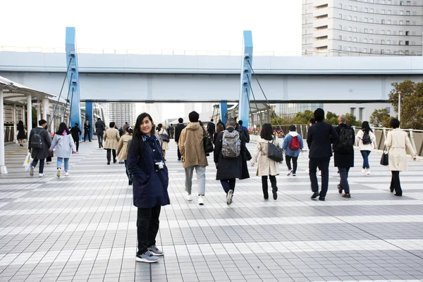 Thai women and Japanese people and foreigners walking go to trai — Stock Photo, Image