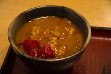 Pirinç tepesi salamura sebze veya japon gıda domuz köri 