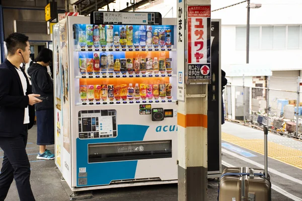 Торговый автомат для японцев и зарубежных поездок — стоковое фото