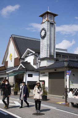 Gezgin Taylandlı kadınlar ve Japonlar fotoğraf çekmek çekim yürüyüş