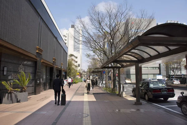 Japanese people driving taxi stop waiting travelers and passenge — ストック写真