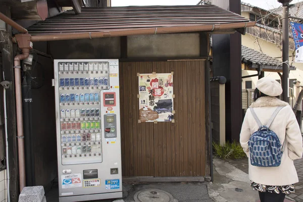 Automatic vending machine cigarette box sale for Japanese people — Stock Photo, Image