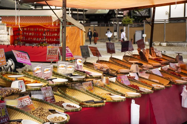 Productos locales y artículos de recuerdo estilo japonés para la venta travele — Foto de Stock