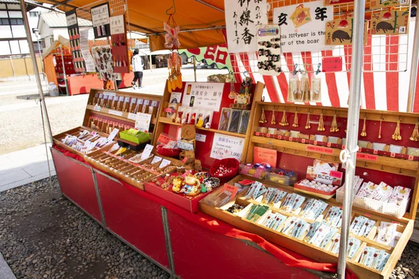 Productos locales y artículos de recuerdo estilo japonés para la venta travele — Foto de Stock