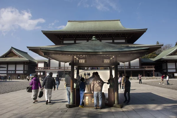 Japonští lidé a zahraniční cestovatel navštěvovali modlitbu a Jokoro — Stock fotografie