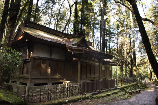 Old wooden shrine in forest of Naritasan Shinshoji Temple for ja — Stock Photo, Image