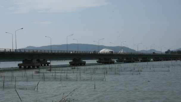 Songkhla Gölü Nden Geçen Tinsulanonda Köprüsü Nden Geçen Hat Yai — Stok video