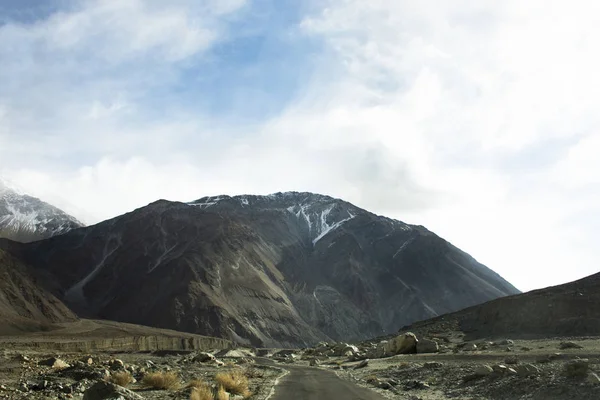 Ver paisaje con sierras cordillera y entre Diskit - Tu — Foto de Stock