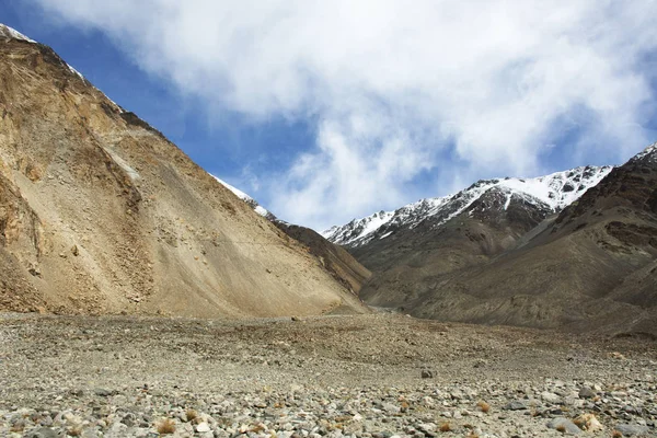 Uitzicht landschap met Himalaya bergen tussen Diskit - Turtok — Stockfoto