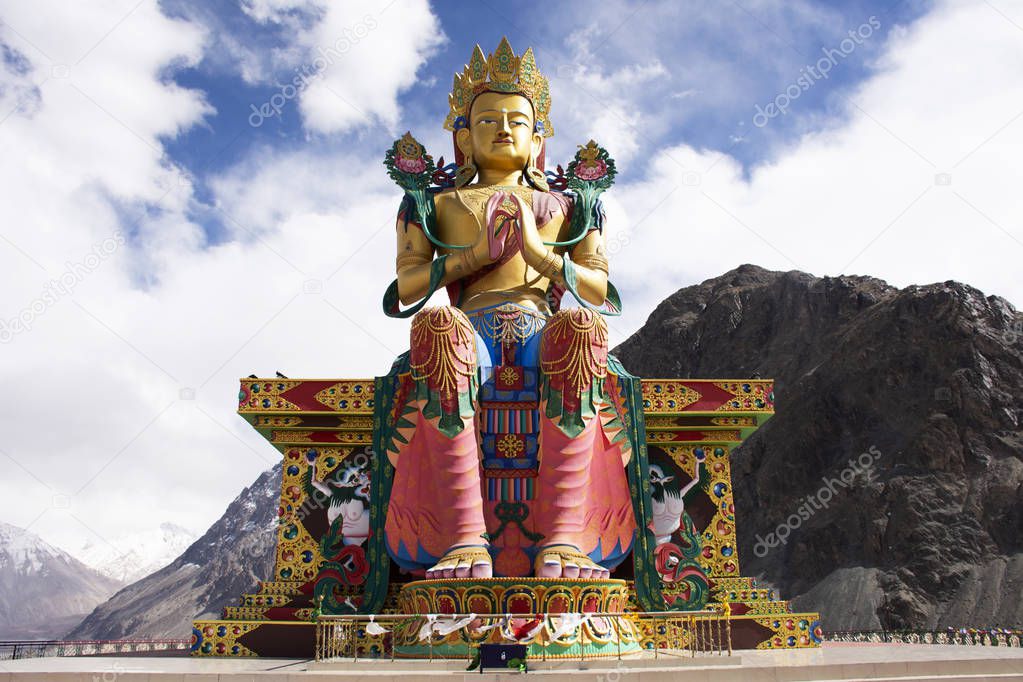 Hight 32 metre colorful and beauty statue of Maitreya Buddha nea