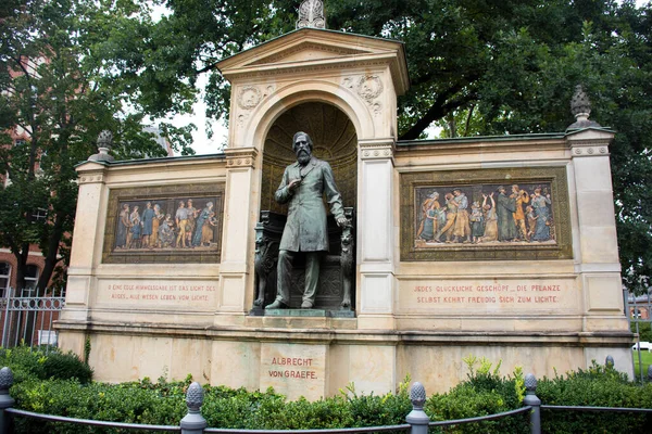 Berlin Niemcy Wrzesień Pomnik Denkmal Albrechta Von Graefe Przy Drodze — Zdjęcie stockowe