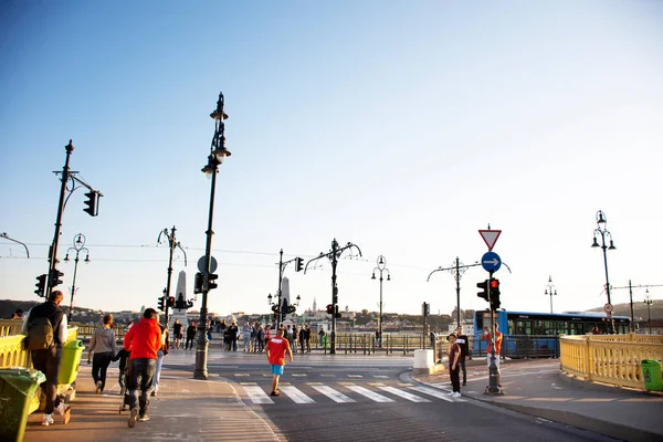 Budapest Hongrie Septembre Route Circulation Avec Tram Ferroviaire Voyageurs Hongrois — Photo